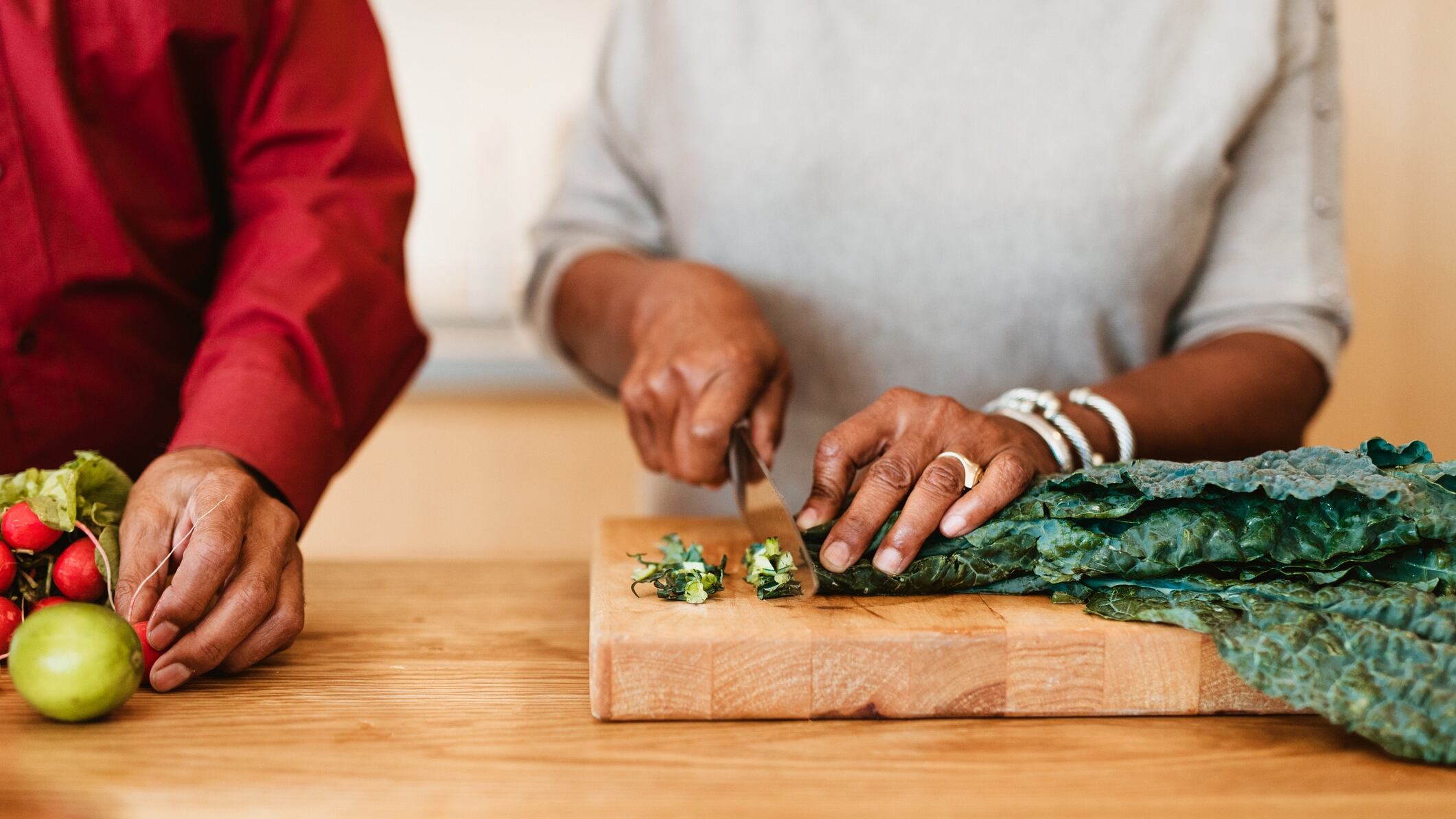 La versatilidad de las acelgas con huevo y queso les permite ser personalizadas según las preferencias individuales y necesidades dietéticas.