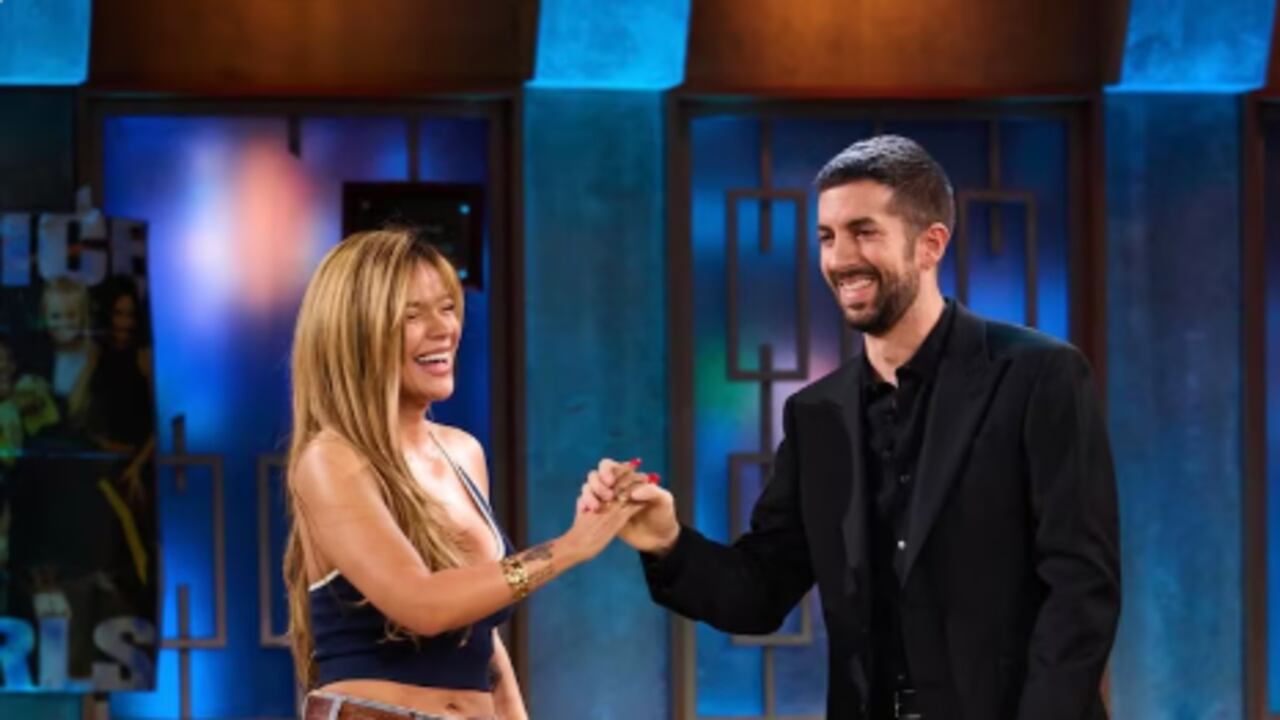 Karol G le llevó exclusivo regalo a David Broncano.