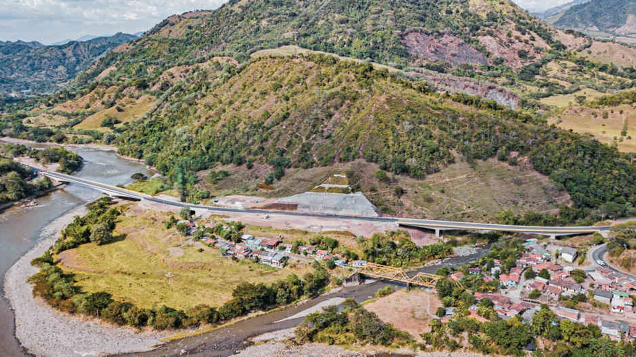 Unidad funcional 4 (Irra-La Felisa). A la izquierda, puente Cauca. A la derecha, puente Tapias.
