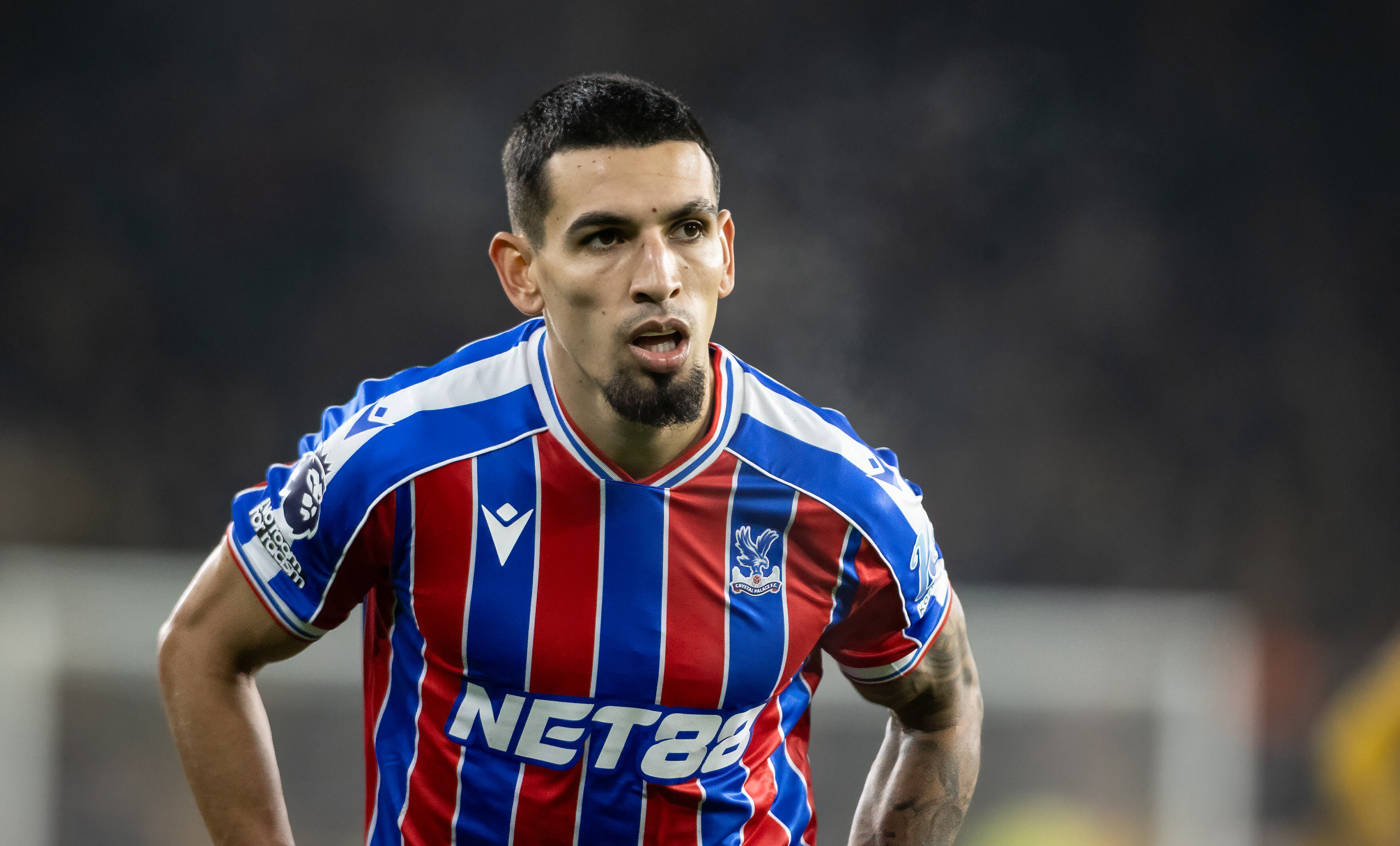 Daniel Muñoz sufrió lesión en Crystal Palace que lo alejó todo diciembre y buena parte de enero de 2026