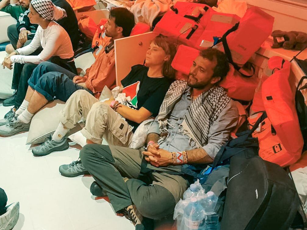 Israel traslada a 473 tripulantes de la Flotilla Global Sumud a cárcel en el desierto tras interceptación: anuncian las primeras deportaciones