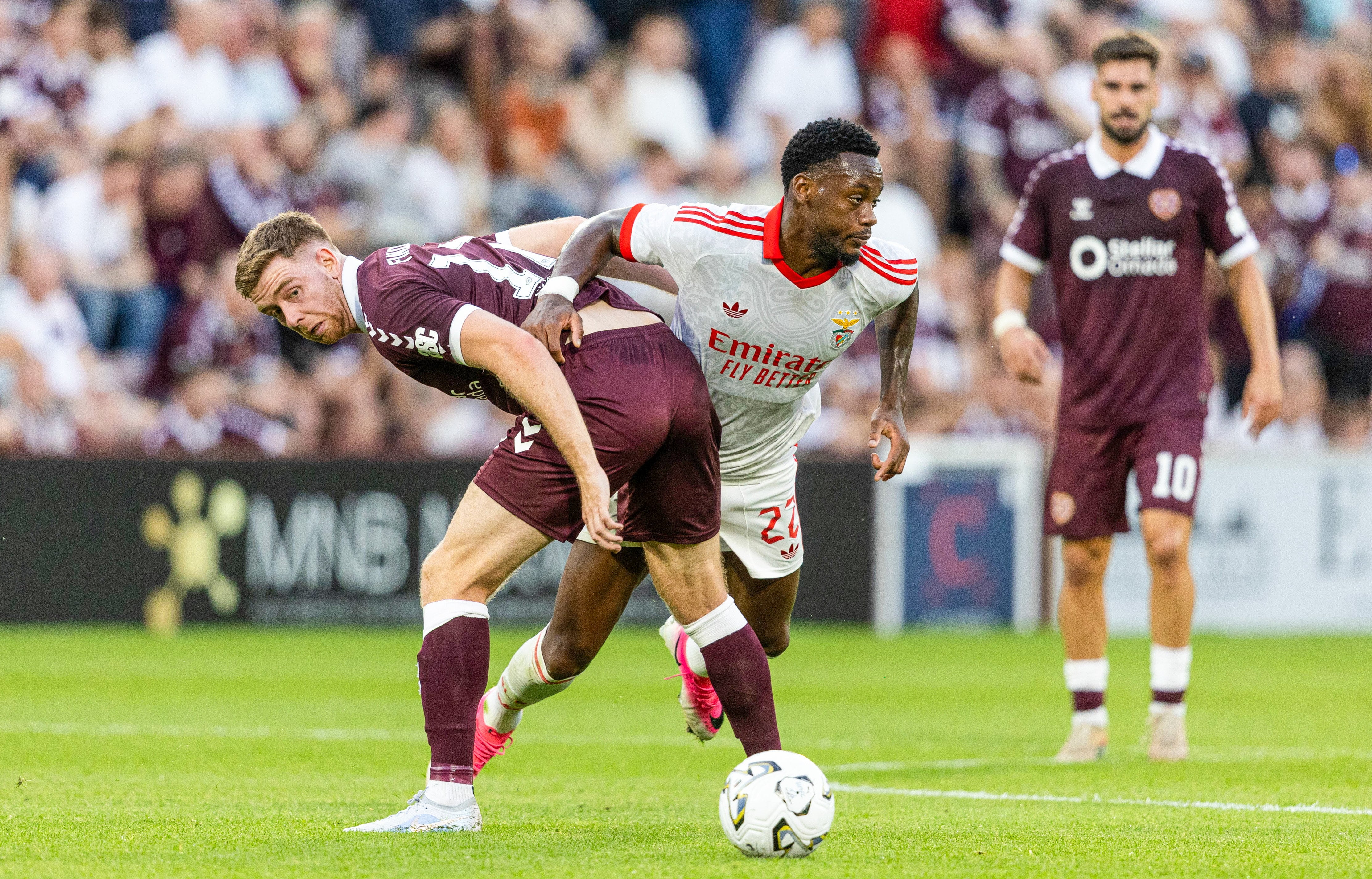 Jhon Jáder Durán (Benfica) vs. Hearts en el duelo de Europa League 2026/2027