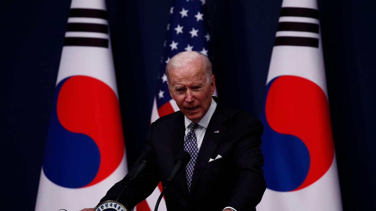 El presidente de los Estados Unidos, Joe Biden, habla durante una conferencia de prensa con el presidente de Corea del Sur, Yoon Suk-yeol, en la oficina presidencial el 21 de mayo de 2022 en Seúl. Foto: Jeon Heon-Kyun - Pool/Getty Images