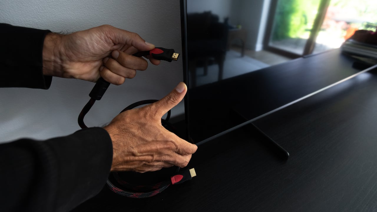 Es posible conectar dispositivos al HDMI del televisor.