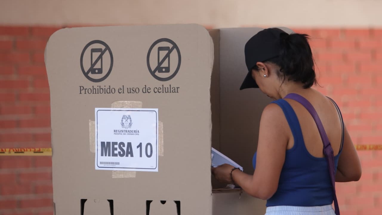 La capital del país registró un aumento significativo en las personas que salieron a depositar su voto en las urnas.