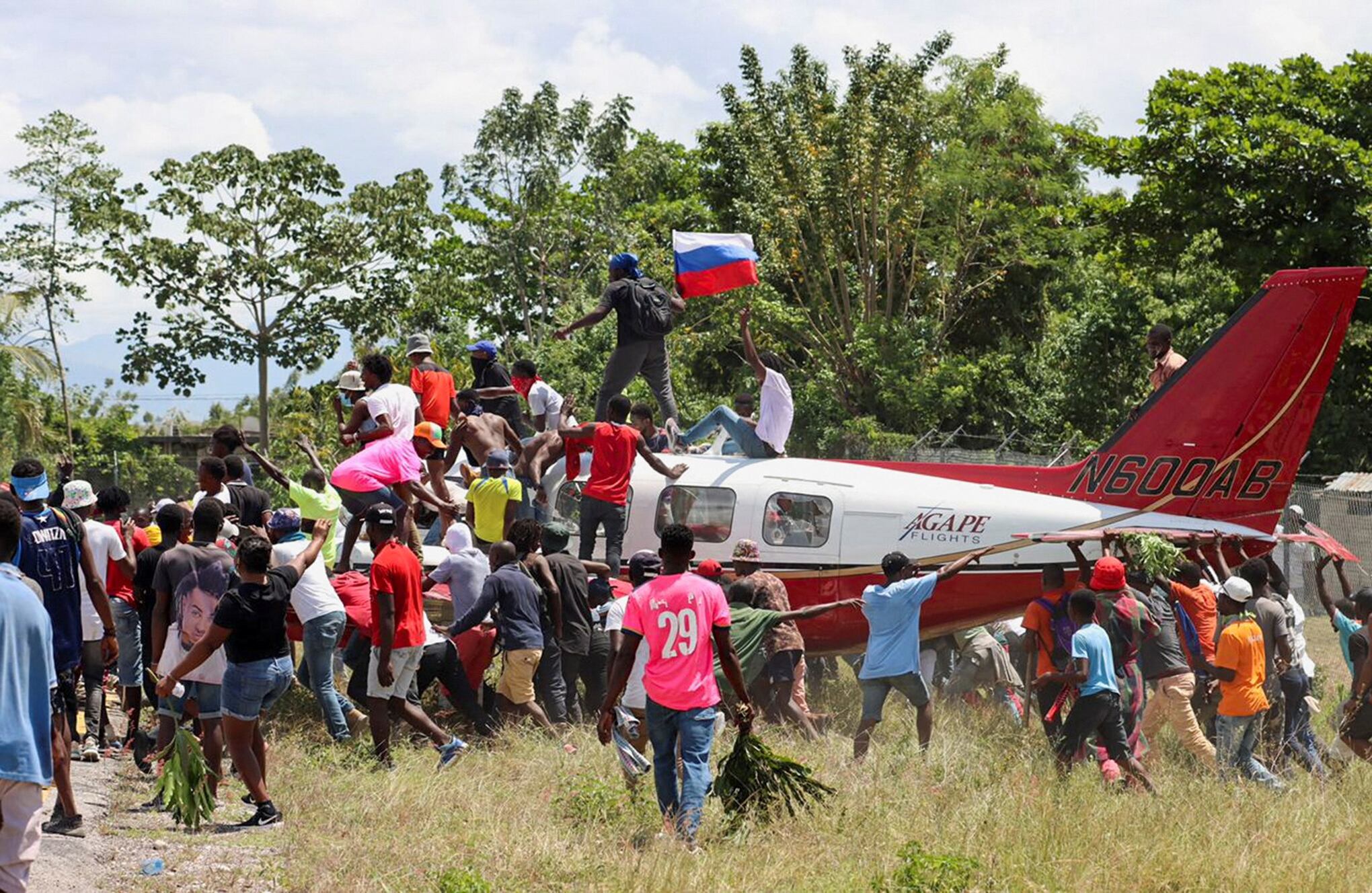 protestas y quemas en Haiti.