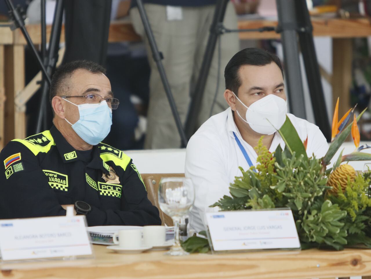 El director de la Policía Nacional, general Jorge Luis Vargas Valencia y el director de la Federación Nacional de Departamentos, Didier Tavera, en el Primer Encuentro de Seguridad, Convivencia y Justicia.