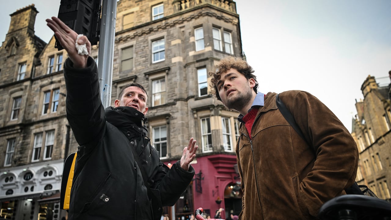 Nuevos guías turísticos en Edimburgo: ofrecen una forma distinta de descubrir la ciudad escocesa