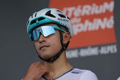 Team Bahrain's Colombian rider Santiago Buitrago is presented on stage before starting in the third stage of the 76th edition of the Criterium du Dauphine cycling race, 181,7km between Celles-sur-Durolle and Les Estables, central France, on June 4, 2024. (Photo by Thomas SAMSON / AFP)