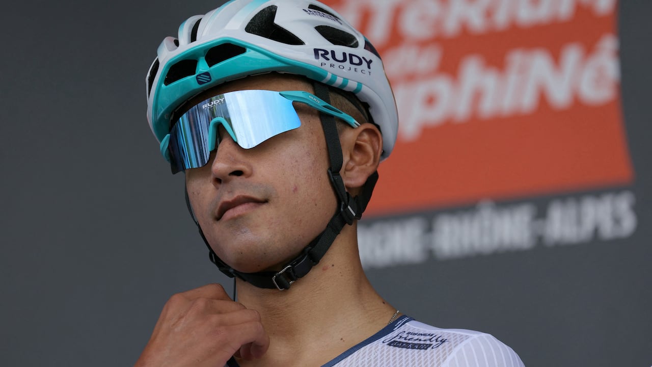 Santiago Buitrago en la tarima del Critérium del Dauphiné