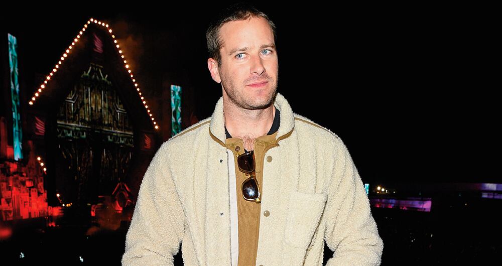 El tráiler de la docuserie de Discovery, House of Hammer, detalla años de presunto abuso por parte de Armie Hammer, lo que tiene molestos a los familiares y víctimas del actor. 