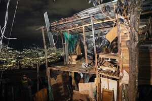 Casa destruida por grave incendio en Medellín.