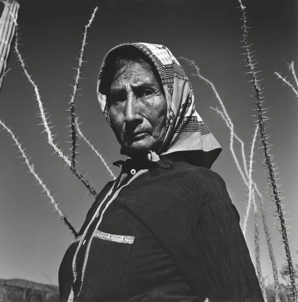 Retrato de una mujer en el desierto de Sonora. Graciela Iturbide/La Fábrica