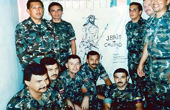 Luego del fallido golpe de estado en 1992 es apresado con varios militares.