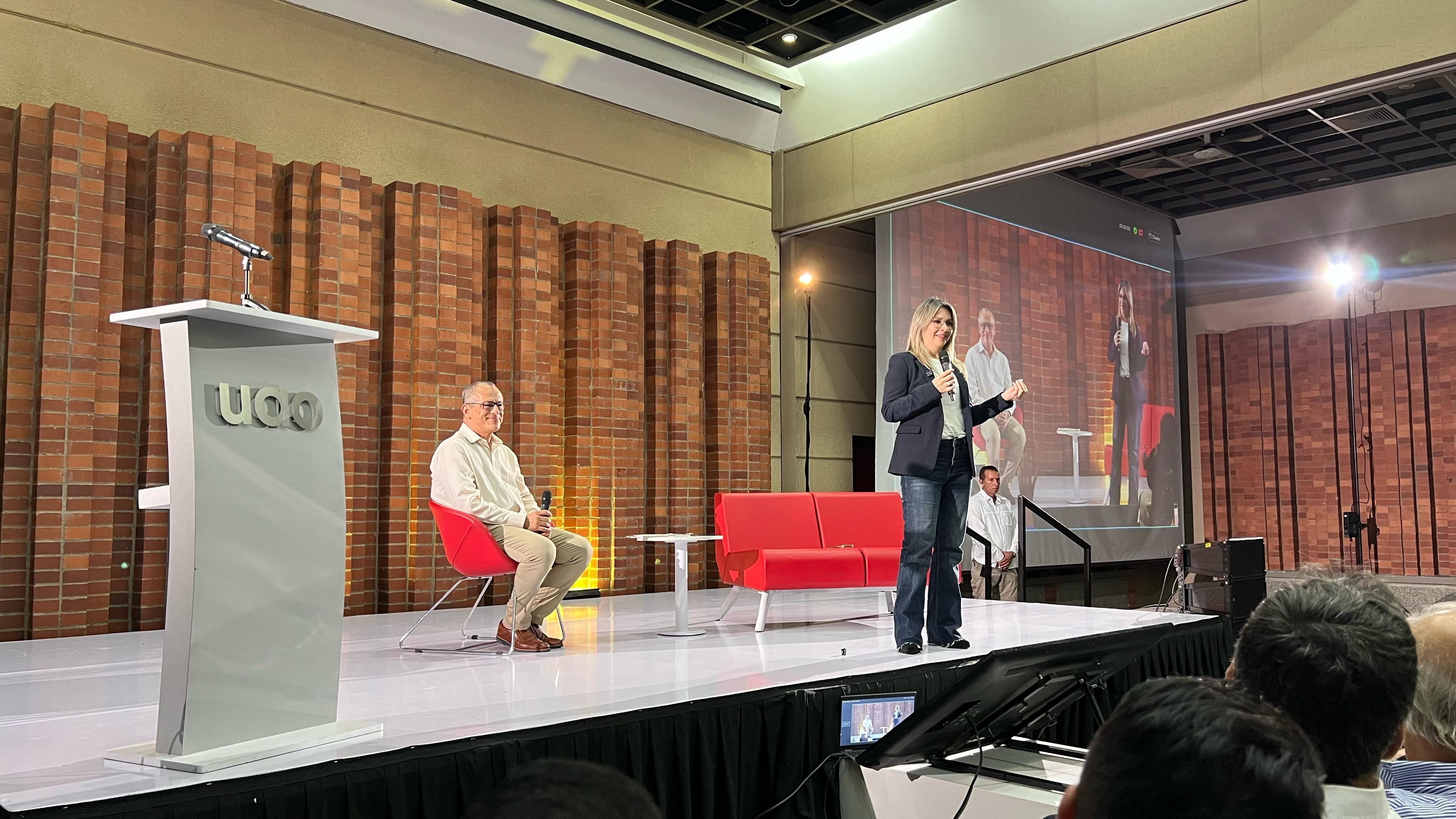 Vicky Dávila compartió su experiencia con los estudiantes de la Autónoma de Occidente en Cali