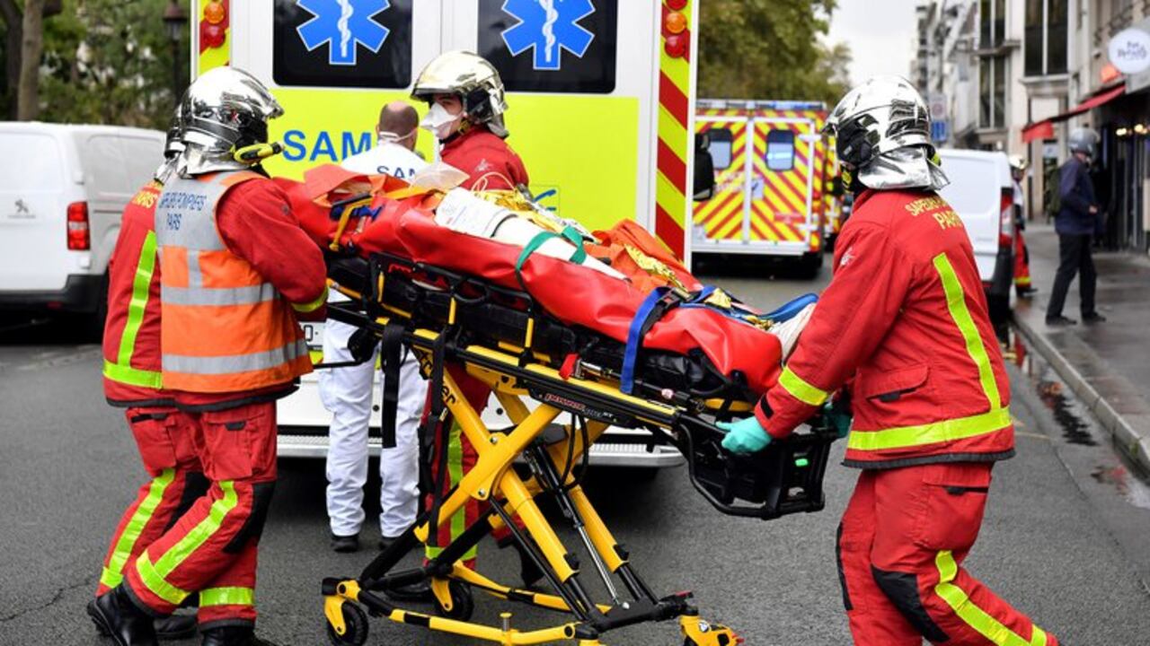 Dos personas resultaron heridas en el ataque (Photo by Alain JOCARD / AFP)