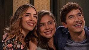 Alejandra Villafañe junto a los actores Francisca Estevez y Carlos Torres