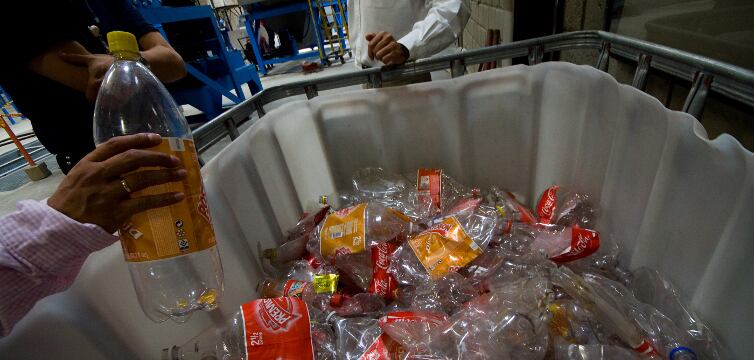 En Colombia se botan cerca de 1500 botellas de PET al año.