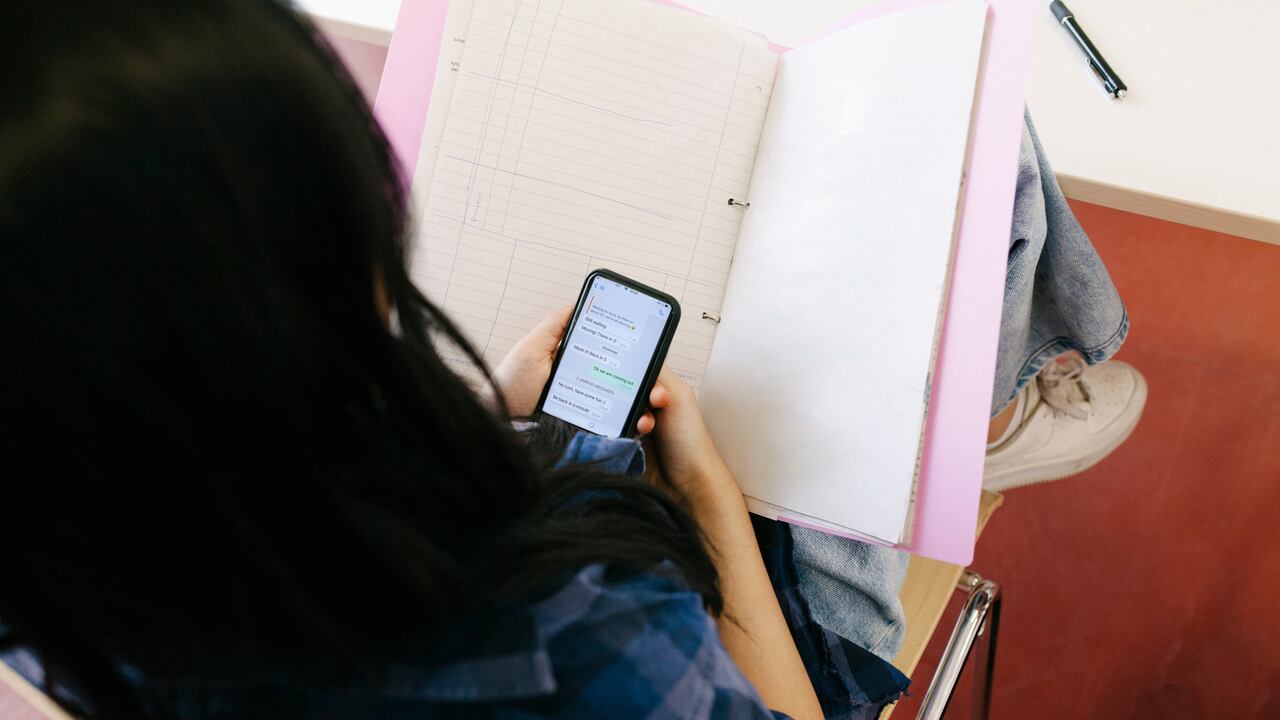 Múltiples estudios demuestran que el uso de estos dispositivos en el entorno escolar puede traer consecuencias perjudiciales.