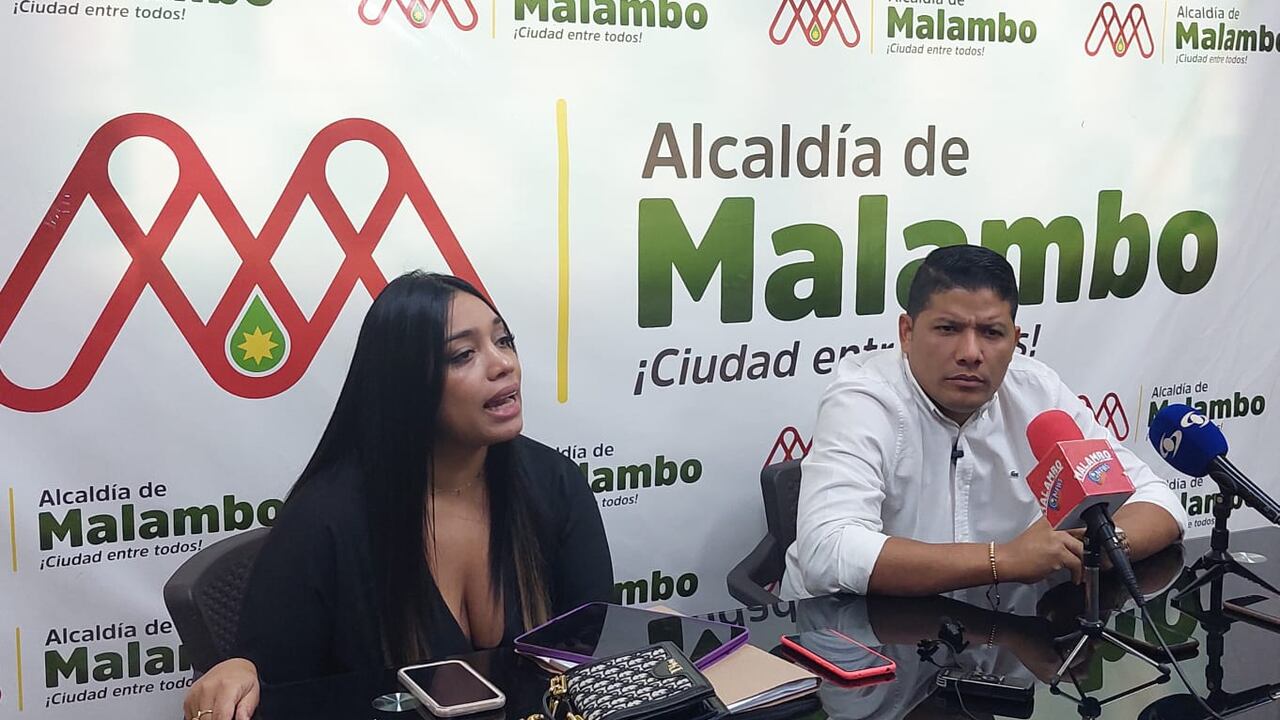 Alcalde de Malambo Rumenigge Monsalve y la abogada, Bianith Bohorquez, apoderada del caso
