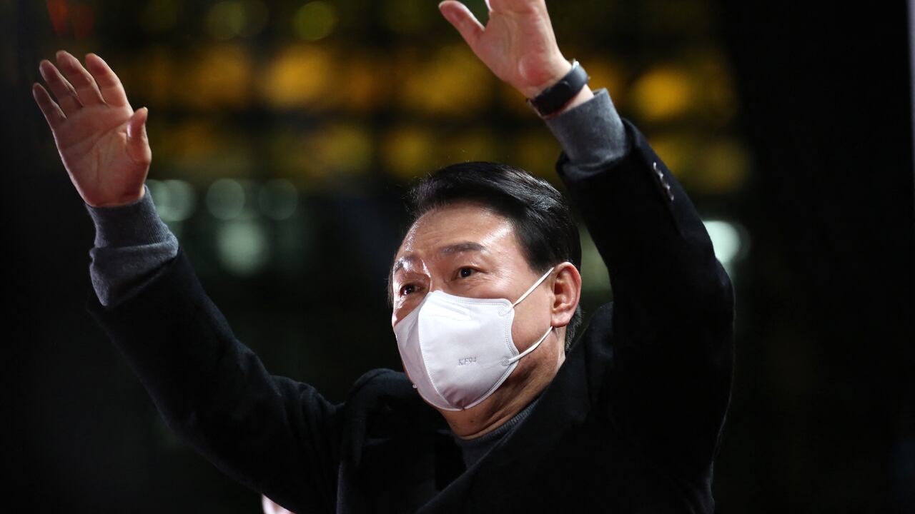 Yoon Suk-yeol juró como nuevo presidente de Corea del Sur por cinco años. (Photo by HONG Yoon-gi / AFP)