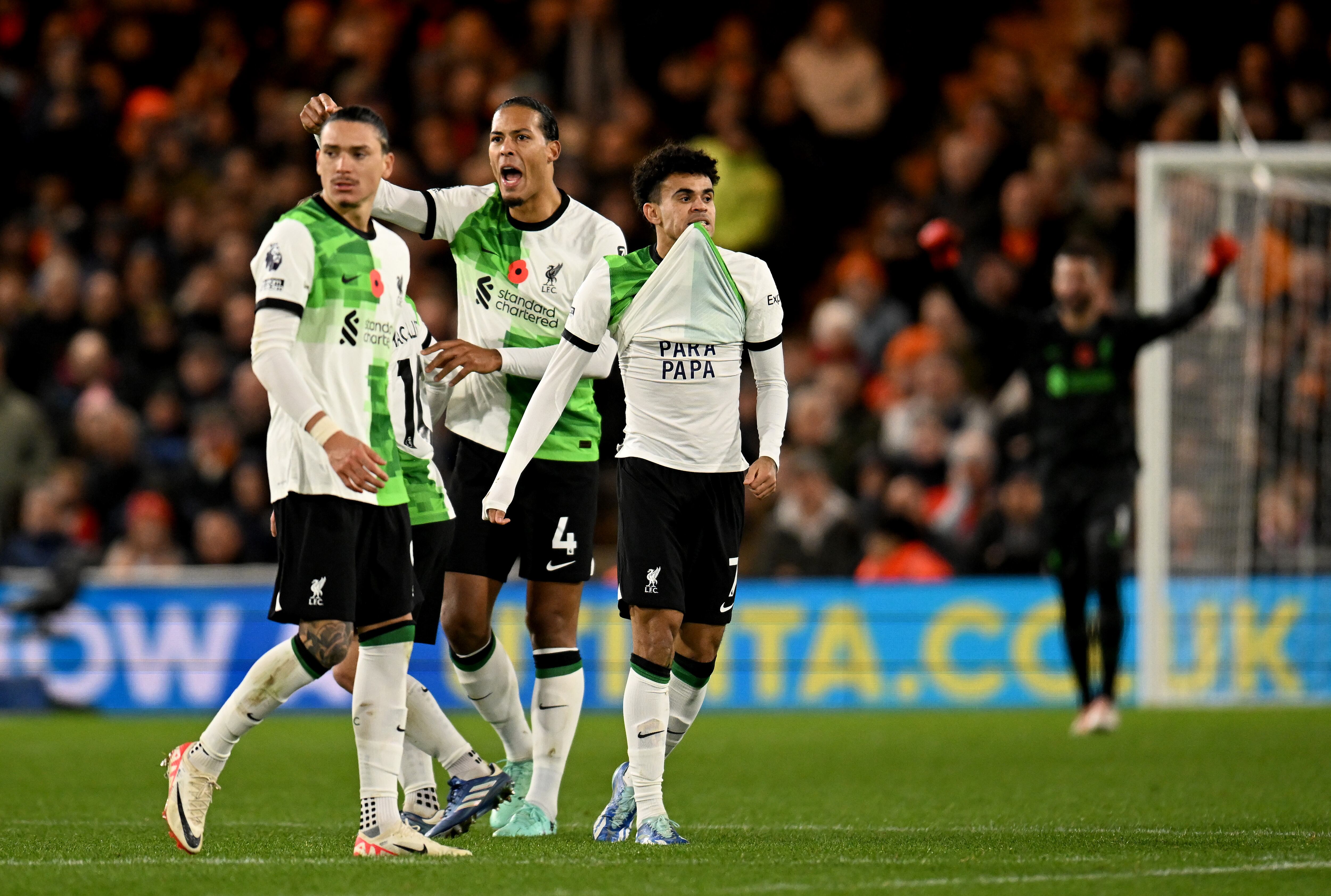 LUTON, ENGLAND - NOVEMBER 05: (THE SUN, OUT, THE SUN ON SUNDAY OUT) Luis Diaz of Liverpool celebrates after scoring the equalising goal during the Premier League match between Luton Town and Liverpool FC at Kenilworth Road on November 05, 2023 in Luton, England. (Photo by Andrew Powell/Liverpool FC via Getty Images)