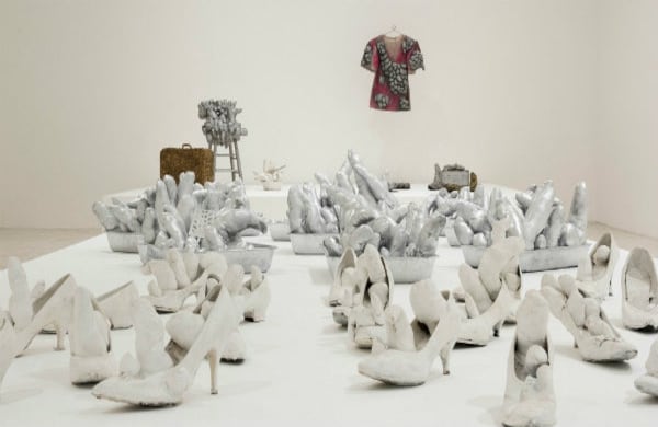 La exhibición ‘Obsesión Infinita’ presenta un amplio recorrido por su trabajo. Son un centenar de piezas que van de 1950 a 2014. Se incluyen pinturas, obras en papel, esculturas, videos, presentaciones con diapositivas e instalaciones.