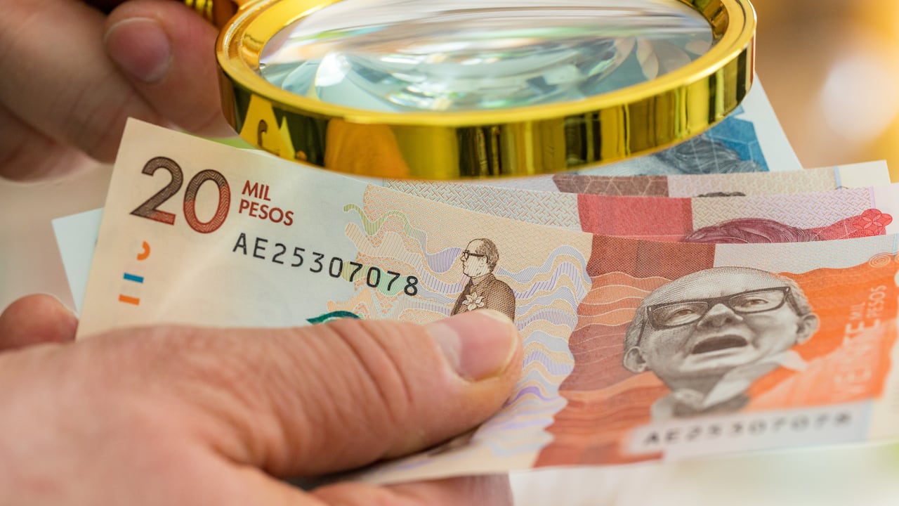 Las primas navideñas deben contar con un plan de acción para prevenir el despilfarro del dinero.