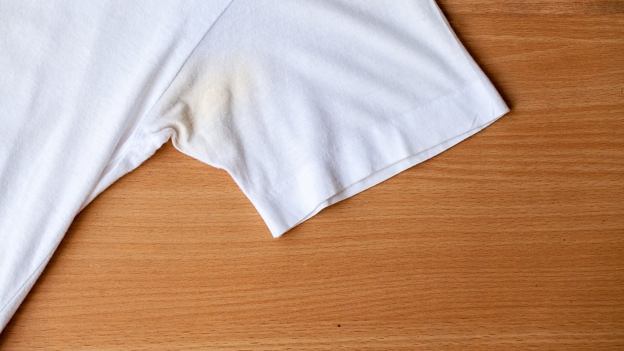 La sudoración excesiva se denomina hiperhidrosis.