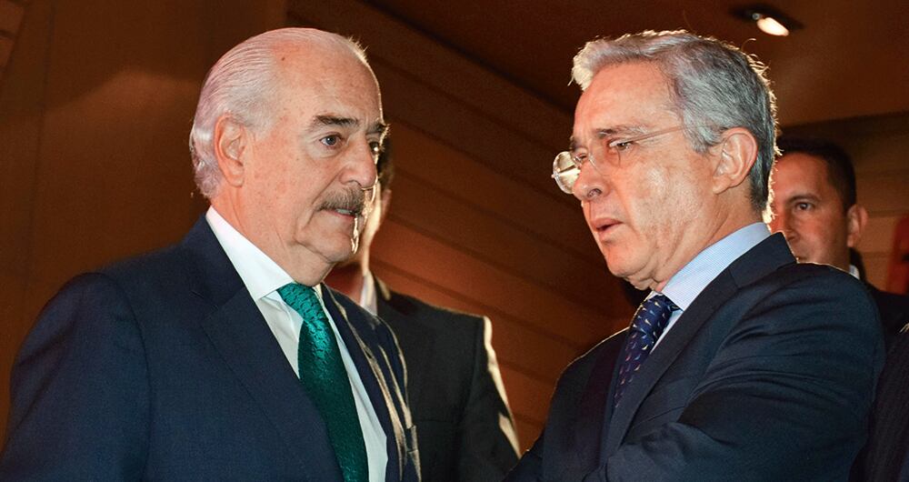 “Todos estamos sentidos, porque Duque nunca entendió que a él lo eligió una coalición política que conformamos con Álvaro Uribe. Lo que aquí está sucediendo es que el presidente Duque está jugando al duquismo, que es acabar el uribismo, y eso no puede ser así”.