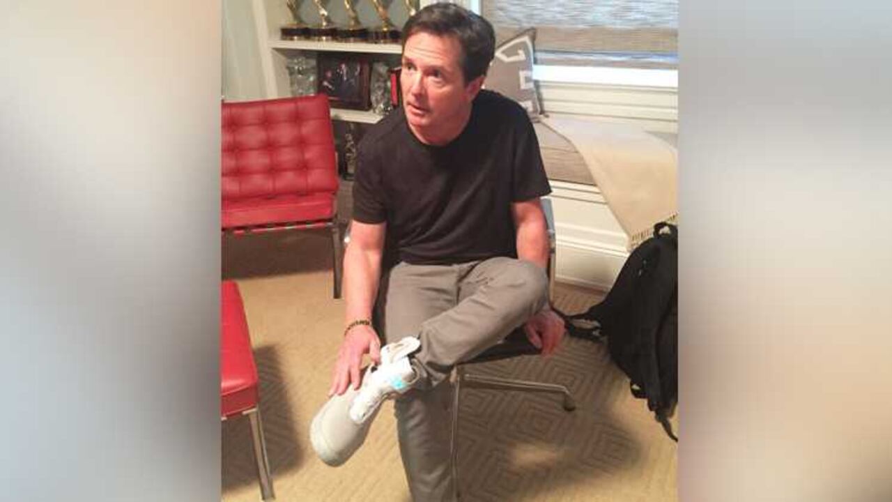 Michael J. Fox interpretó a Marty McFly en la trilogía y hoy estrena las zapatillas de Nike.