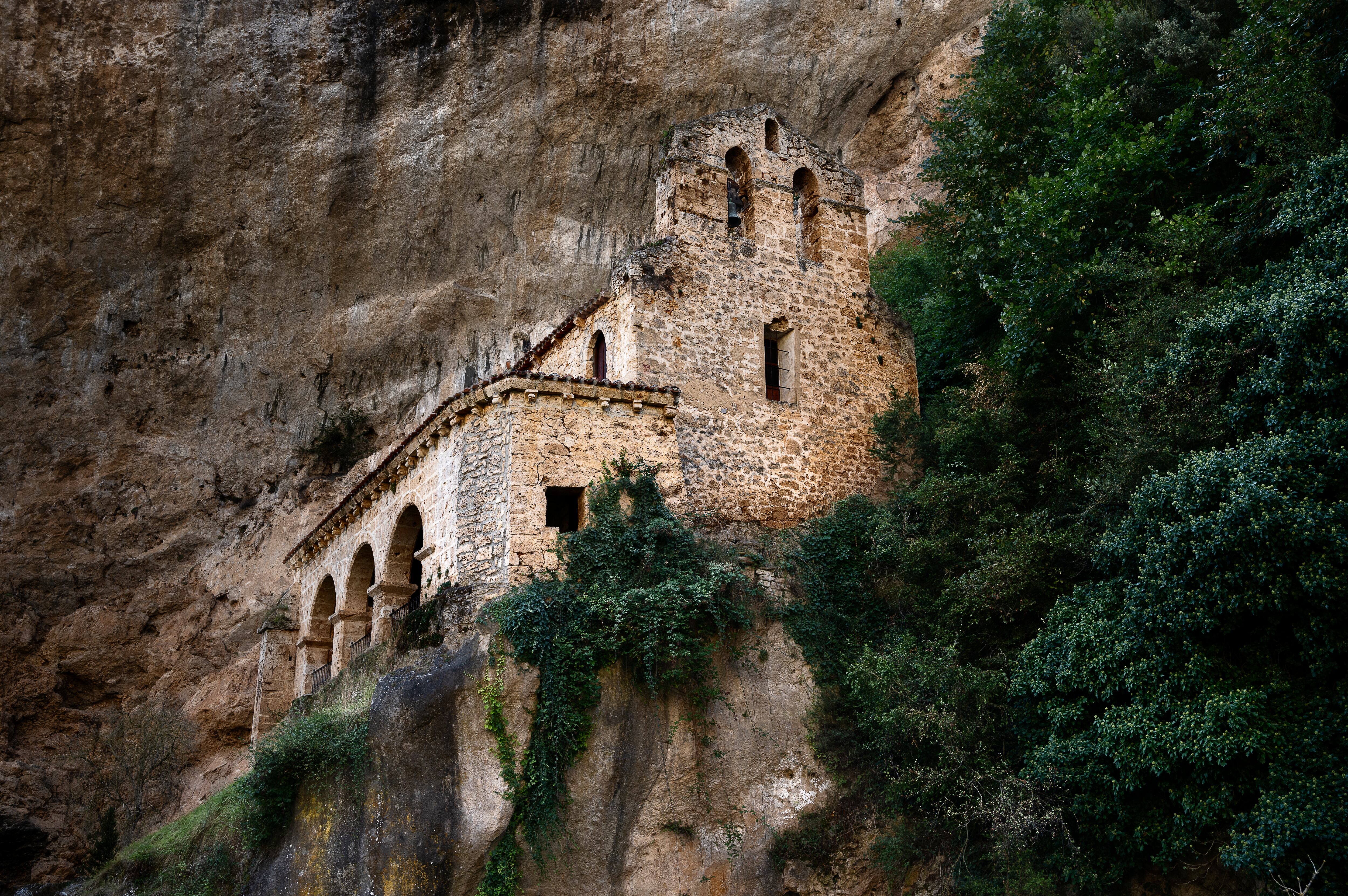 El pueblo de las mil cascadas: un rincón mágico en España que parece sacado de un cuento