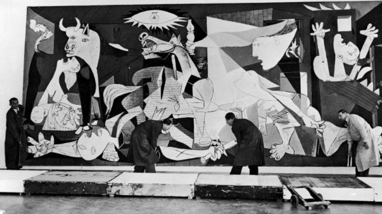 La obra siendo preparada para exhibición en Amsterdam en 1956. Foto: Keystone/Hulton Archive/Getty Images.