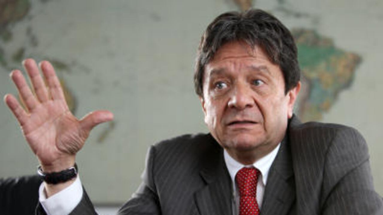 César González, superintendente de Servicios Públicos Domiciliarios.