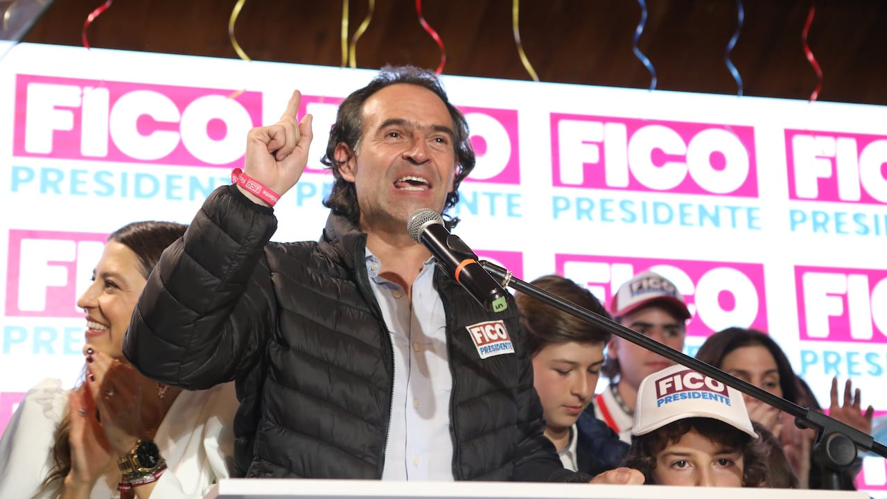 Federico Gutiérrez en su sede ganador de consulta Equipo por Colombia