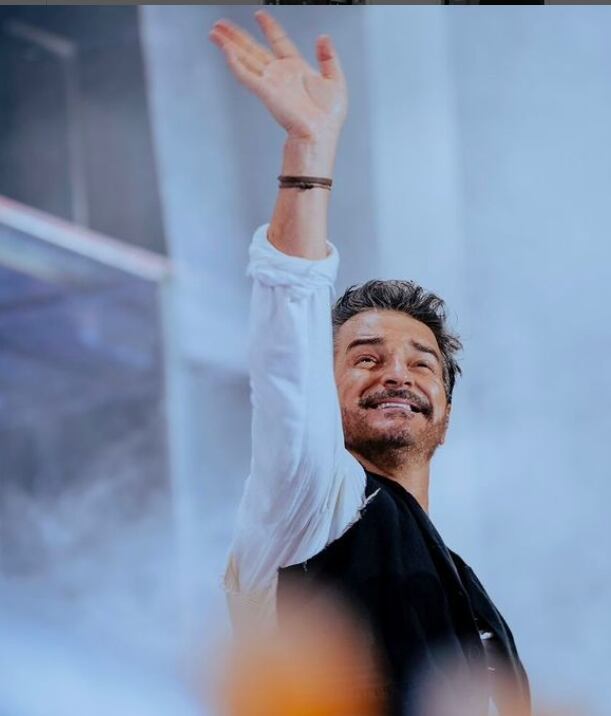 El cantante Ricardo Arjona anunció su despedida de los escenarios y compartió un sentido mensaje a través de sus redes sociales.