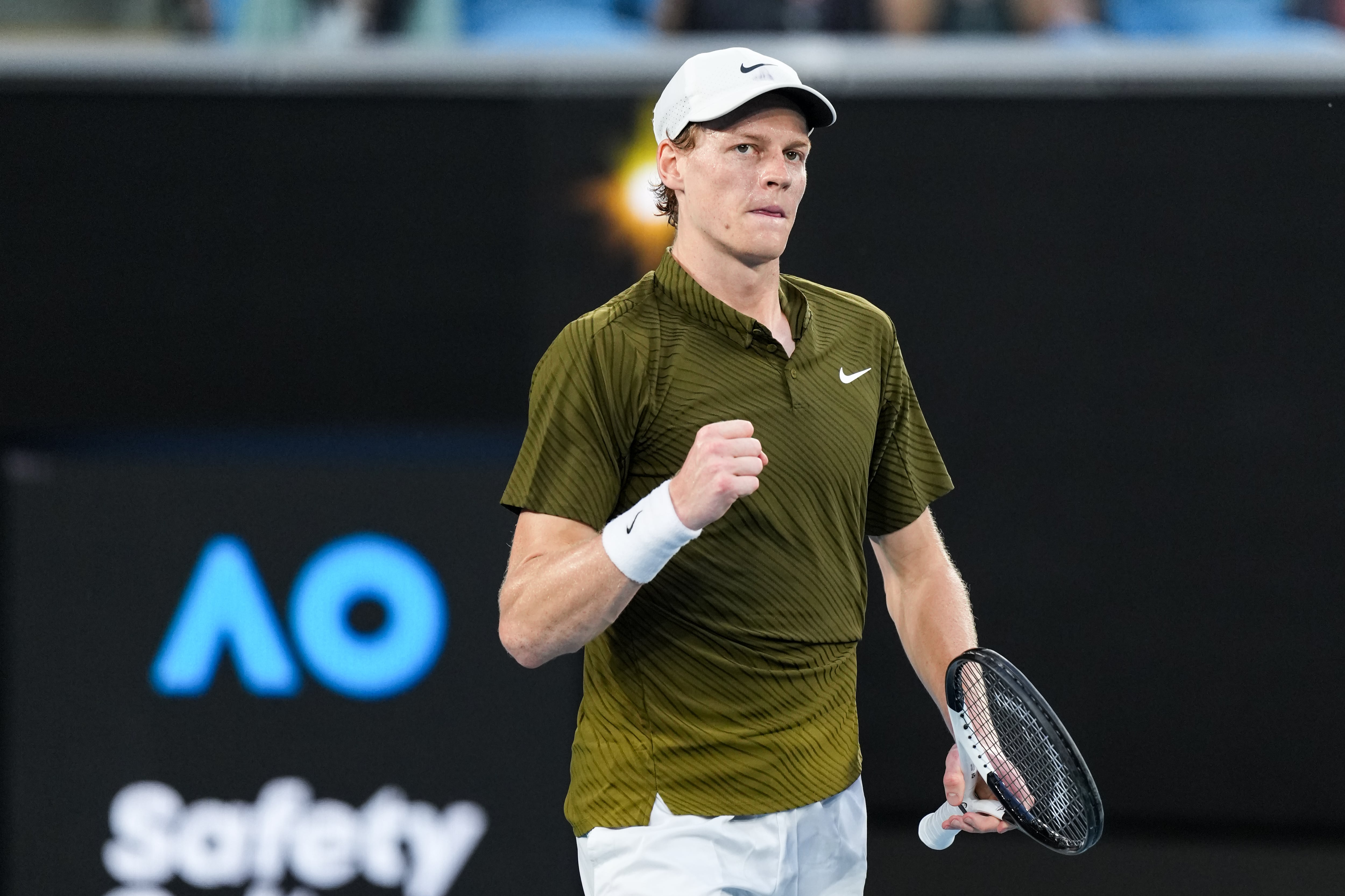 Jannik Sinner defiende su título de campeón vigente en Australian Open