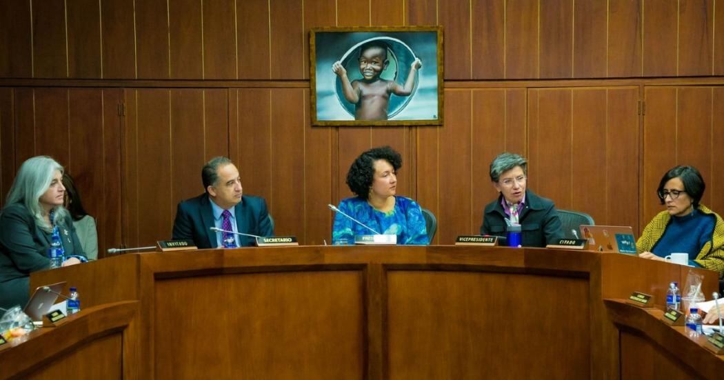 Claudia López en el control político.