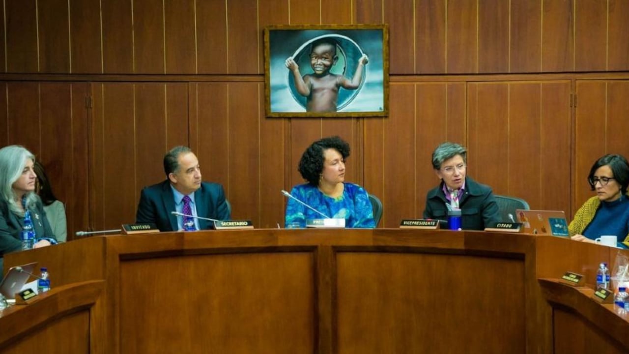 Claudia López en el control político.