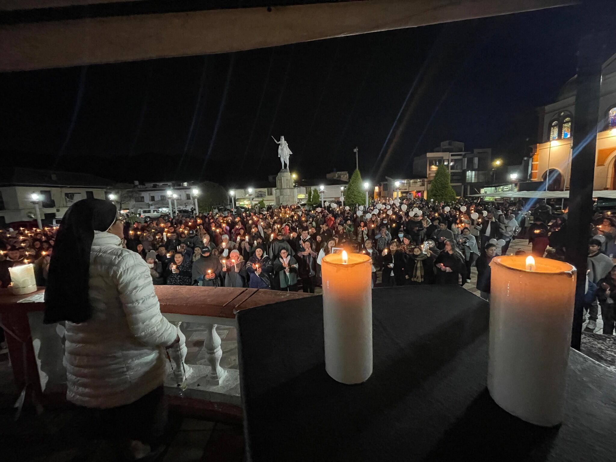 Velatón en Guachucal, Nariño, por el pronto regreso de Angie Paola Tobar Calpa y de Adrián Marcillo.