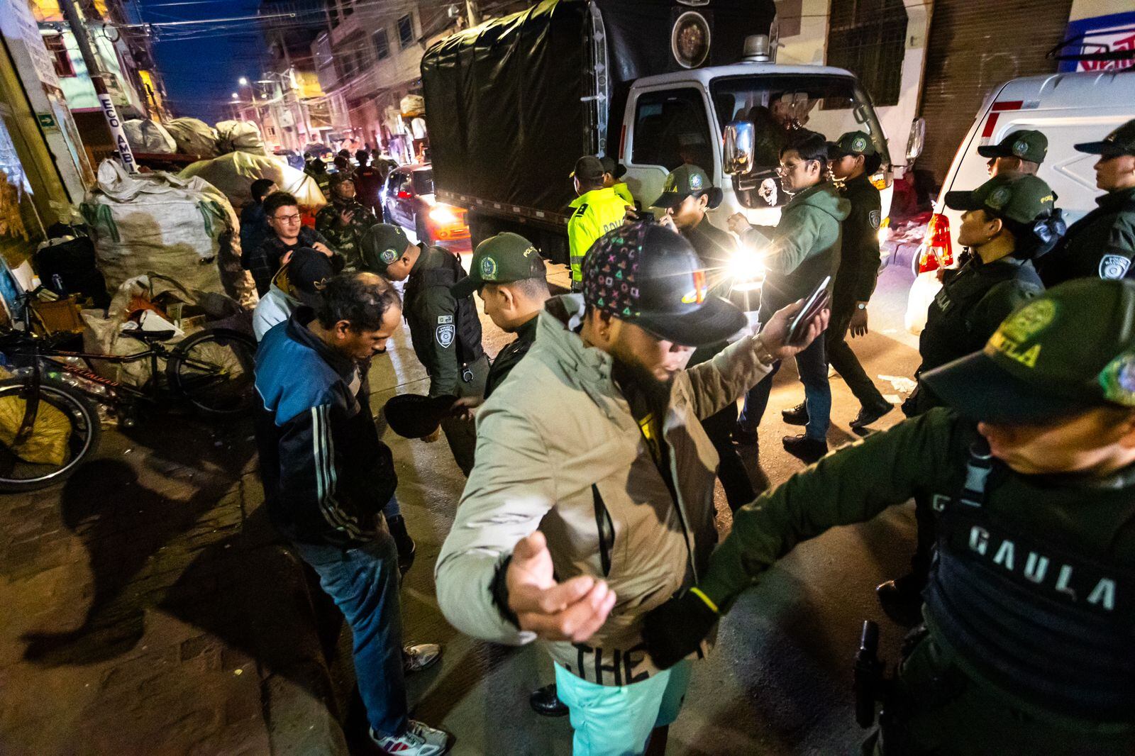 Megaoperativo contra la criminalidad en María Paz y El Amparo, en Kennedy