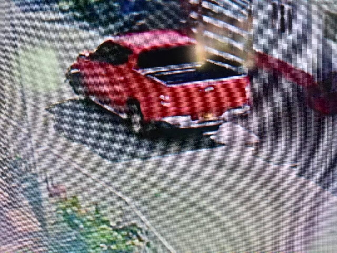 Durante el incidente, también se reportó el robo del vehículo en el que se trasladaban los funcionarios, quienes por más de tres horas fueran secuestrados.