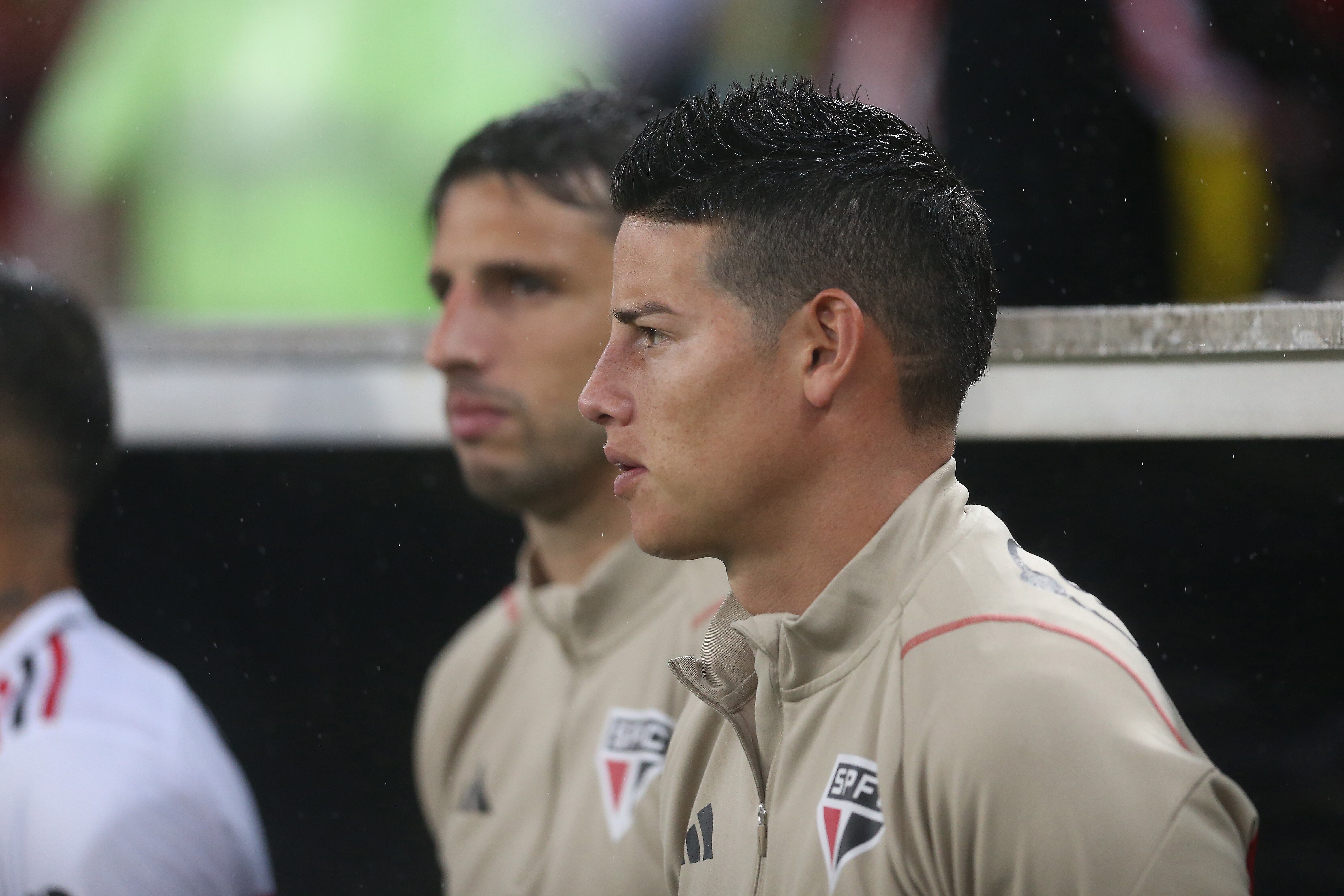RIO DE JANEIRO, BRAZIL - AUGUST 13: James Rodríguez of Sao Paulo warms up prior Campeonato Brasileiro Serie A match between Flamengo and Sao Paulo at Maracana Stadium on August 13, 2023 in Rio de Janeiro, Brazil. (Photo by Daniel Castelo Branco/Eurasia Sport Images/Getty Images)