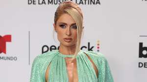 La socialité se engalanó de marcas como Area y Chanel para asistir a la gala latina de la música. (Photo by Rodrigo Varela/Getty Images).