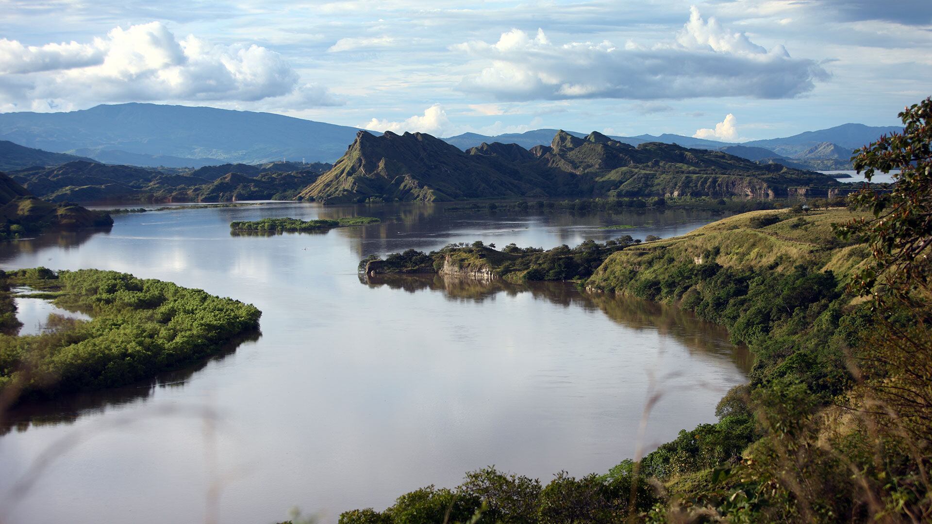 REPRESA DE BETANIA. HIDROELECTRICA DE BETANIA.