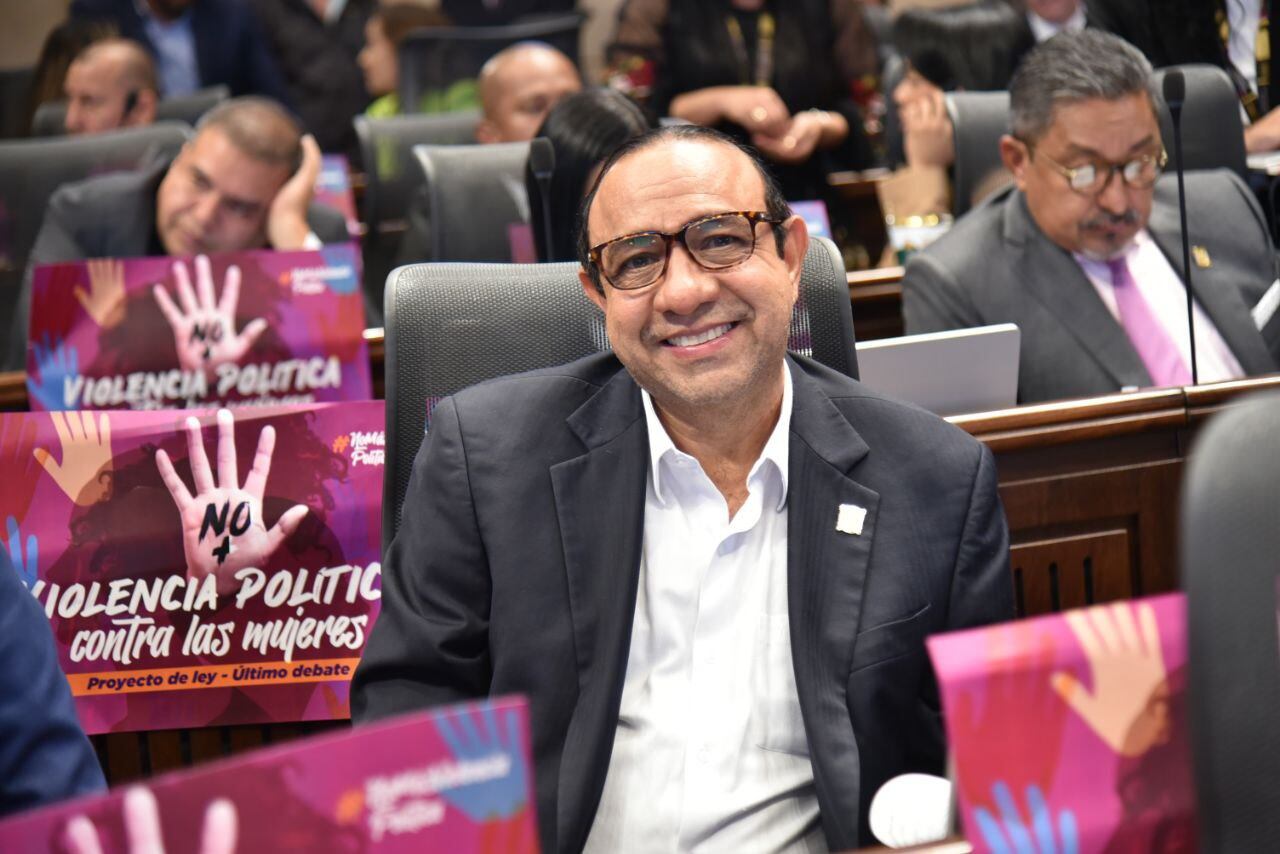 Los hombres de la Cámara de Representantes respaldaron el proyecto.