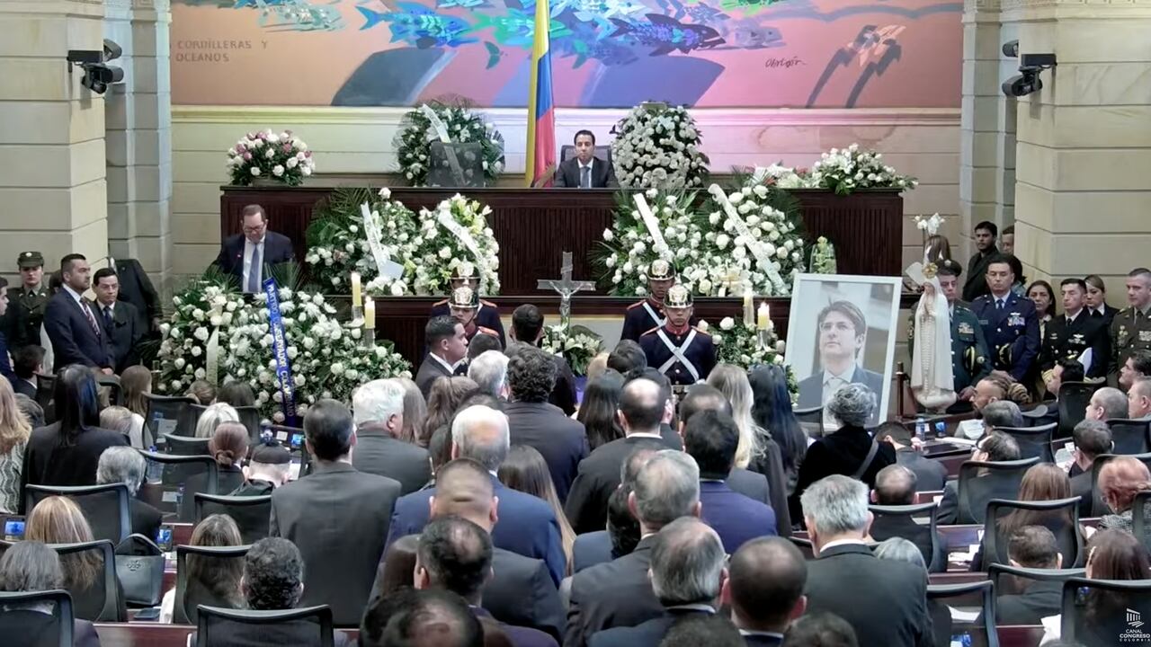 Cámara ardiente honorable senador Miguel Uribe Turbay Q.E.P.D.