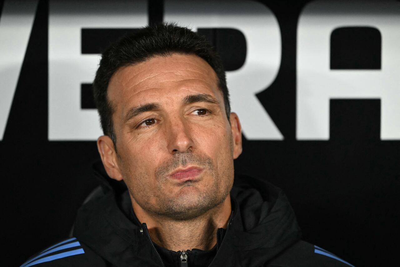 Argentina's coach Lionel Scaloni looks on during the 2026 FIFA World Cup South American qualifiers football match between Argentina and Chile at the Mas Monumental stadium in Buenos Aires on September 5, 2024. (Photo by Luis ROBAYO / AFP)