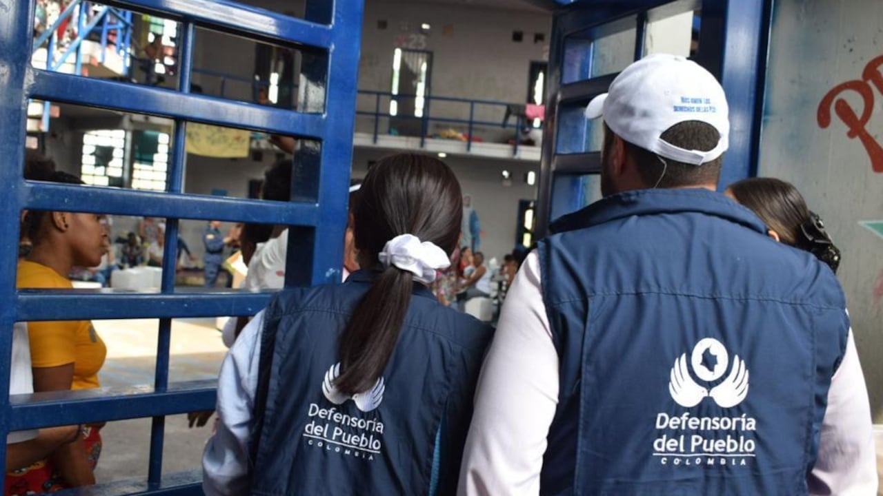 Las mujeres esperan hasta un año por una cita médica.