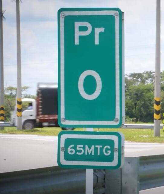 Las señales de PR son verdes y contienen números y letras que le permitirán tener una ubicación exacta en la carretera.